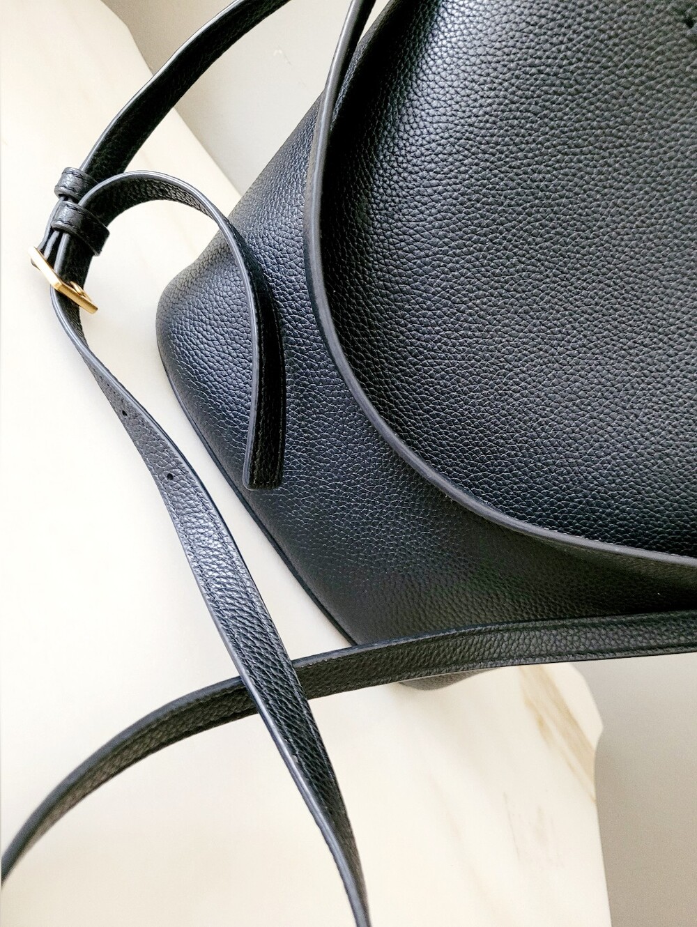Tory Burch McGraw Black Pebbled Leather Bucket Crossbody/Shoulder Bag - Picture 6 of 16